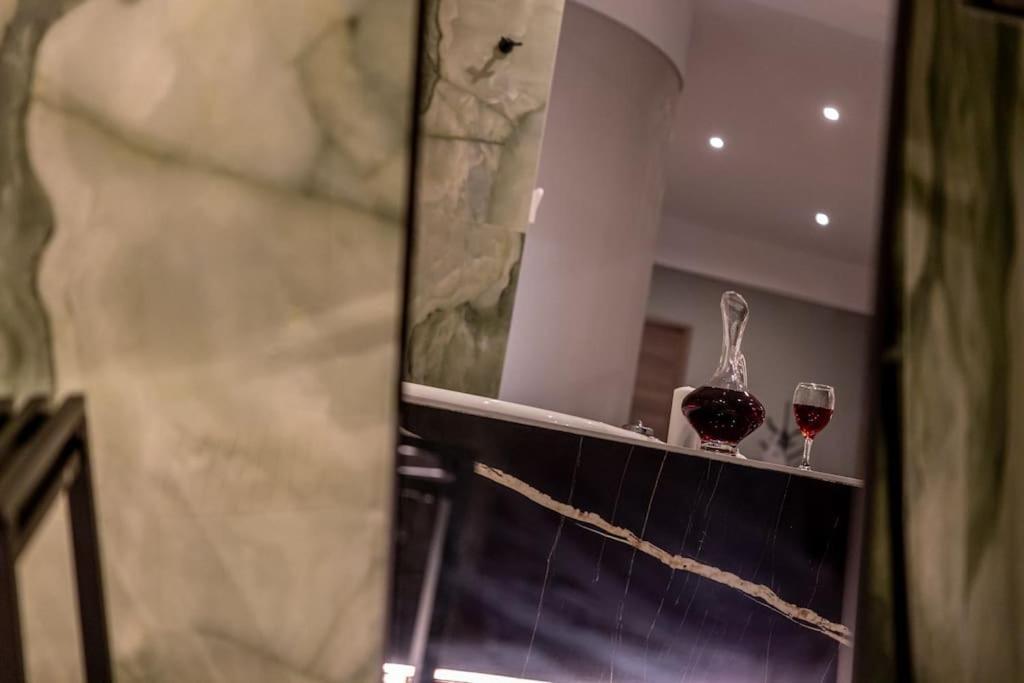 Smaragdi Luxury Jacuzzi Apartment Noho Premium Living Athens Exterior photo