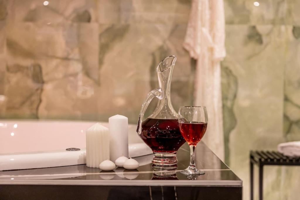 Smaragdi Luxury Jacuzzi Apartment Noho Premium Living Athens Exterior photo