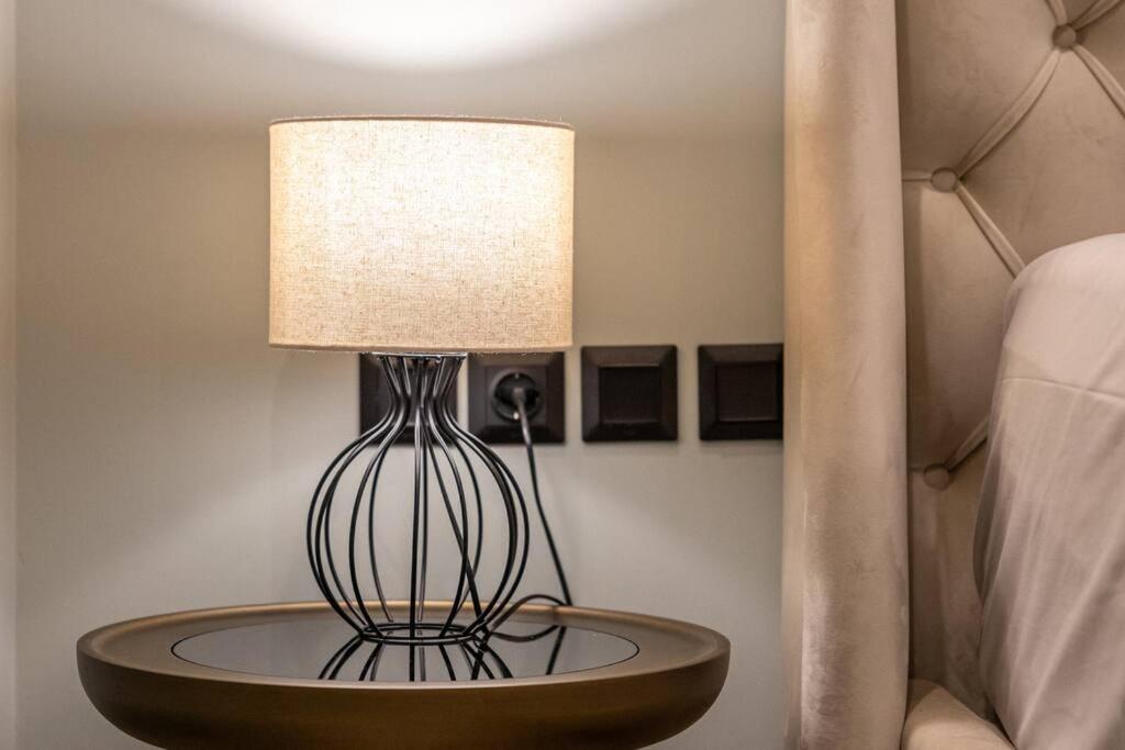 Smaragdi Luxury Jacuzzi Apartment Noho Premium Living Athens Exterior photo