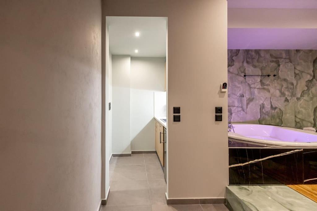 Smaragdi Luxury Jacuzzi Apartment Noho Premium Living Athens Exterior photo