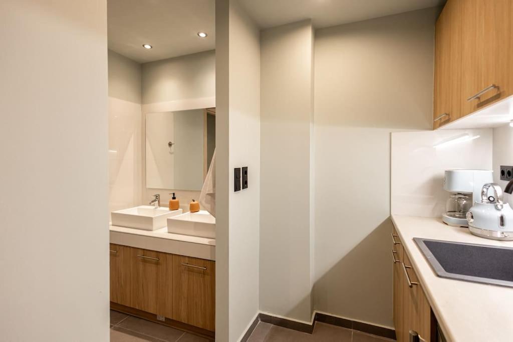 Smaragdi Luxury Jacuzzi Apartment Noho Premium Living Athens Exterior photo