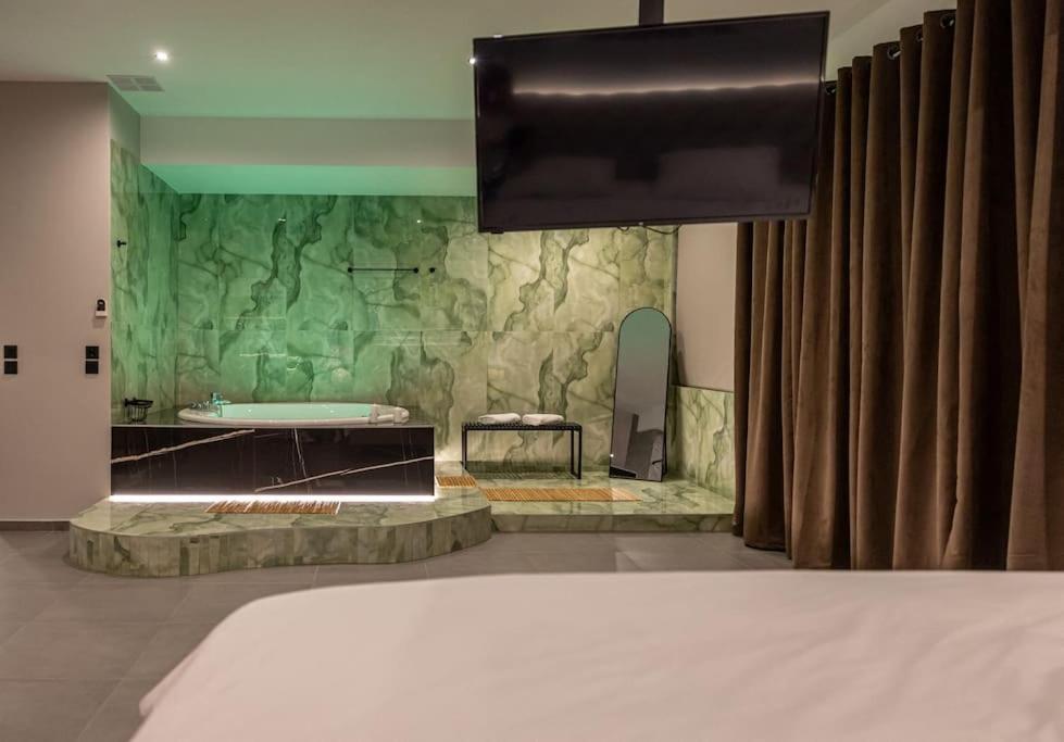 Smaragdi Luxury Jacuzzi Apartment Noho Premium Living Athens Exterior photo