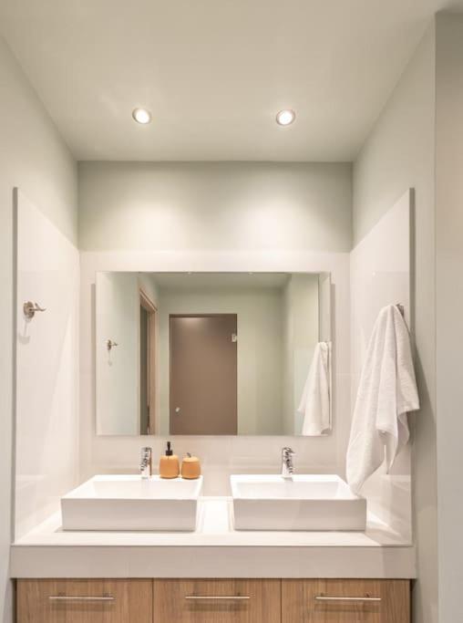 Smaragdi Luxury Jacuzzi Apartment Noho Premium Living Athens Exterior photo