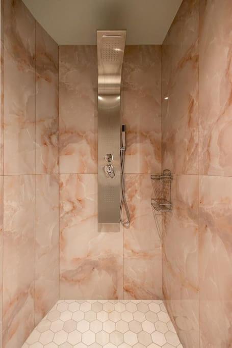 Smaragdi Luxury Jacuzzi Apartment Noho Premium Living Athens Exterior photo