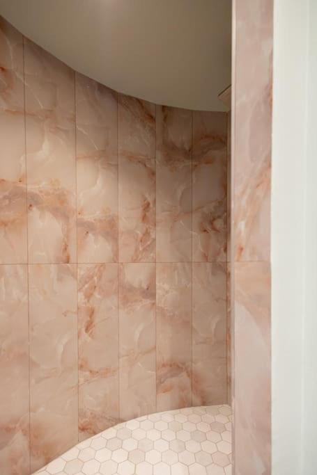 Smaragdi Luxury Jacuzzi Apartment Noho Premium Living Athens Exterior photo
